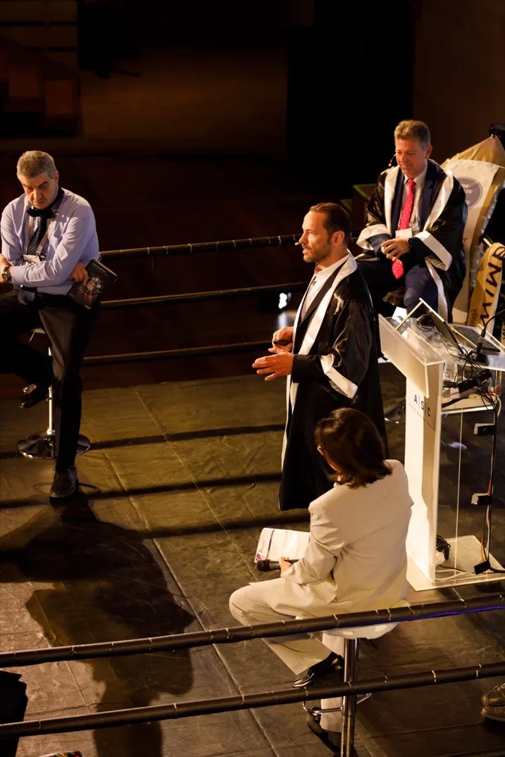 Prof. Frank Martetschläger, international anerkannter Schulterspezialist und Vorsitzender der European Shoulder Associates (ESA-ESSKA), war als Referent beim 7. Internationalen Schulterkurs in Athen eingeladen.